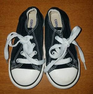 B&W toddler converse size 7